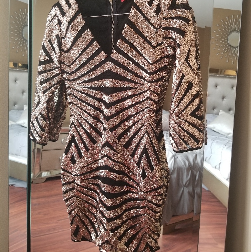 Akira long sleeve sequin rose gold / black dress